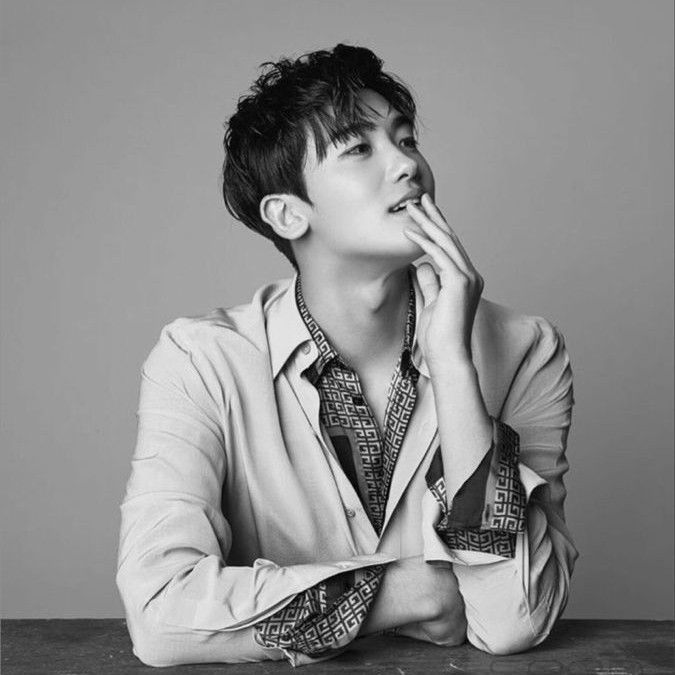 Behind-the-scenes cut of Park Hyungsik