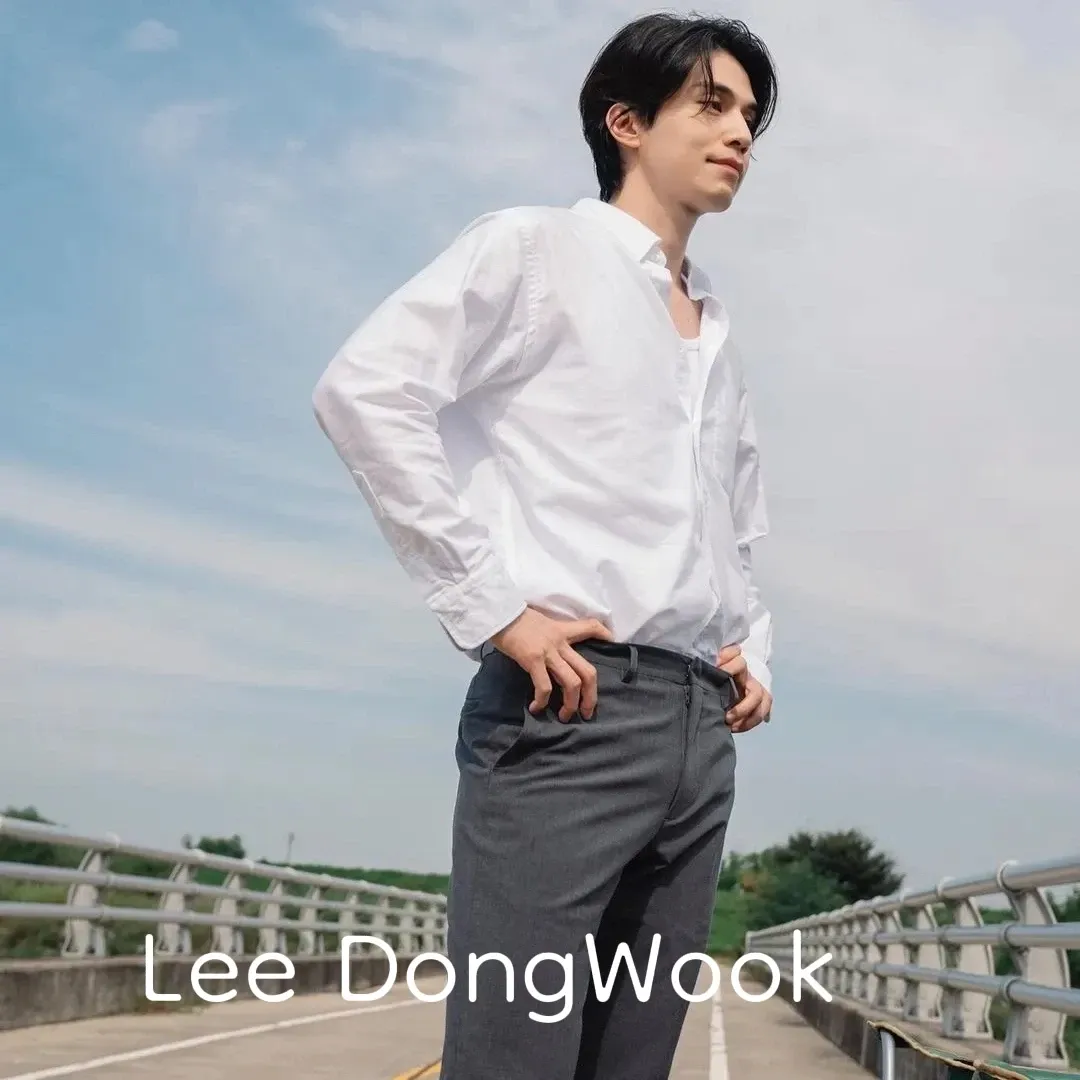 A moment captured by a fan of Lee Dongwook
