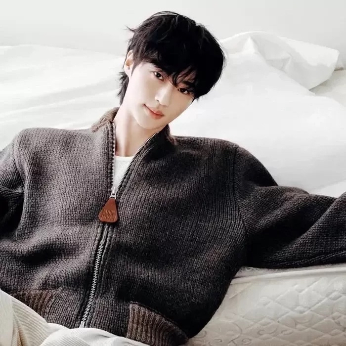Behind-the-scenes cut of Byeon Wooseok