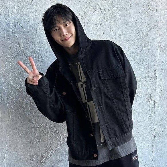 Foto kegiatan terbaru dari Kim Seonho