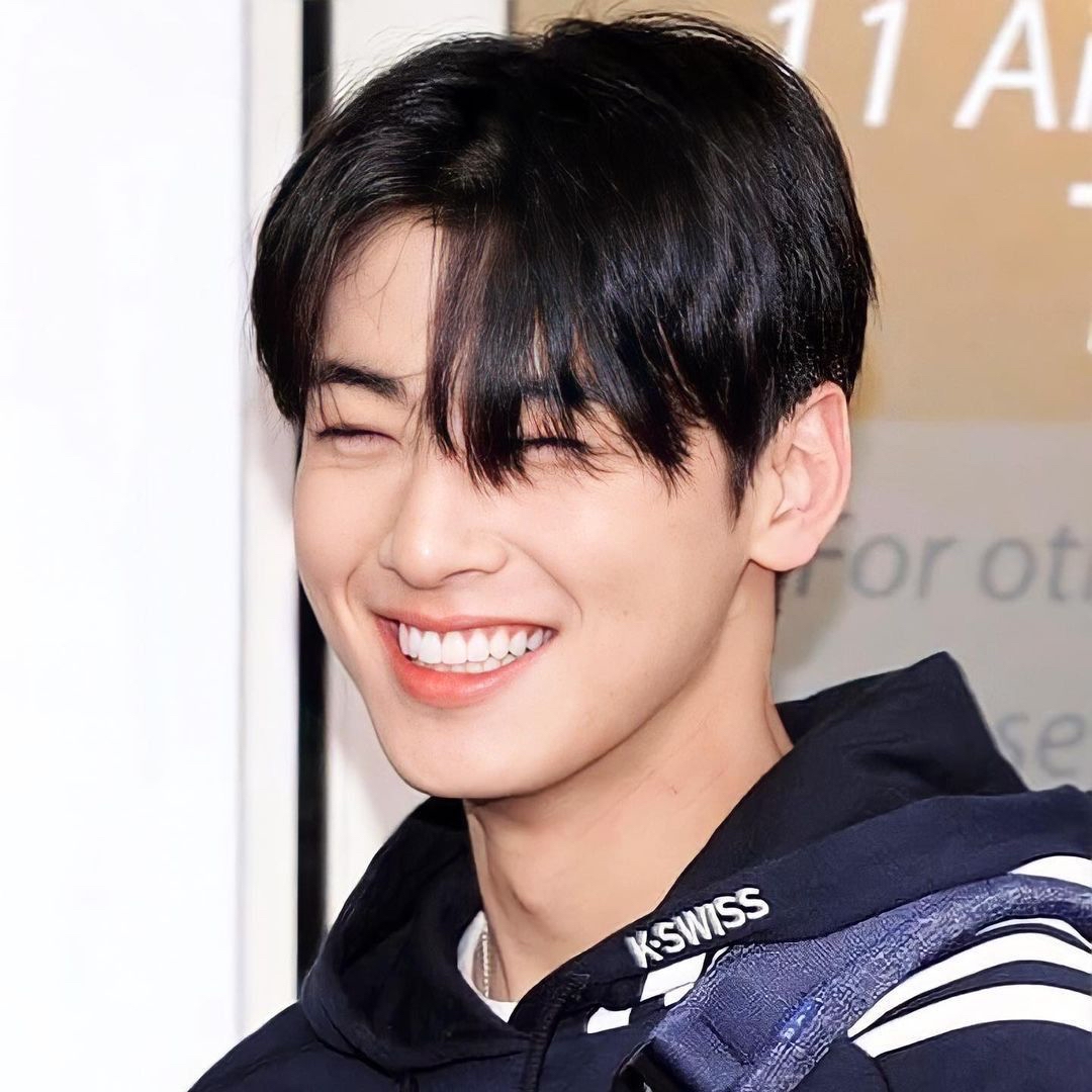 Latest photo of Cha Eunwoo