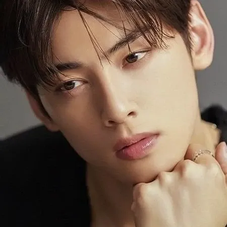 Behind-the-scenes cut of Cha Eunwoo