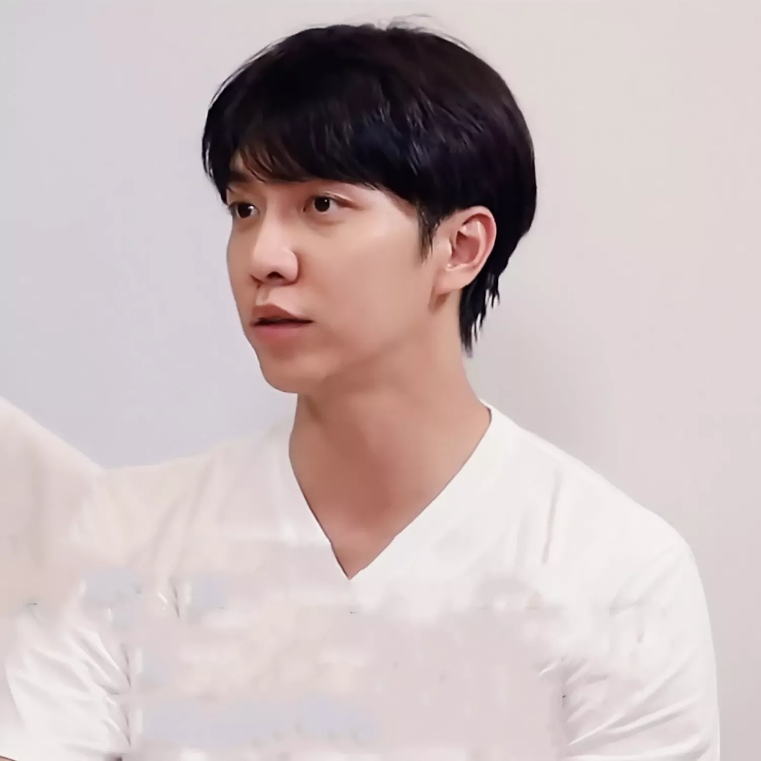 Recent activity shot of Lee Seunggi