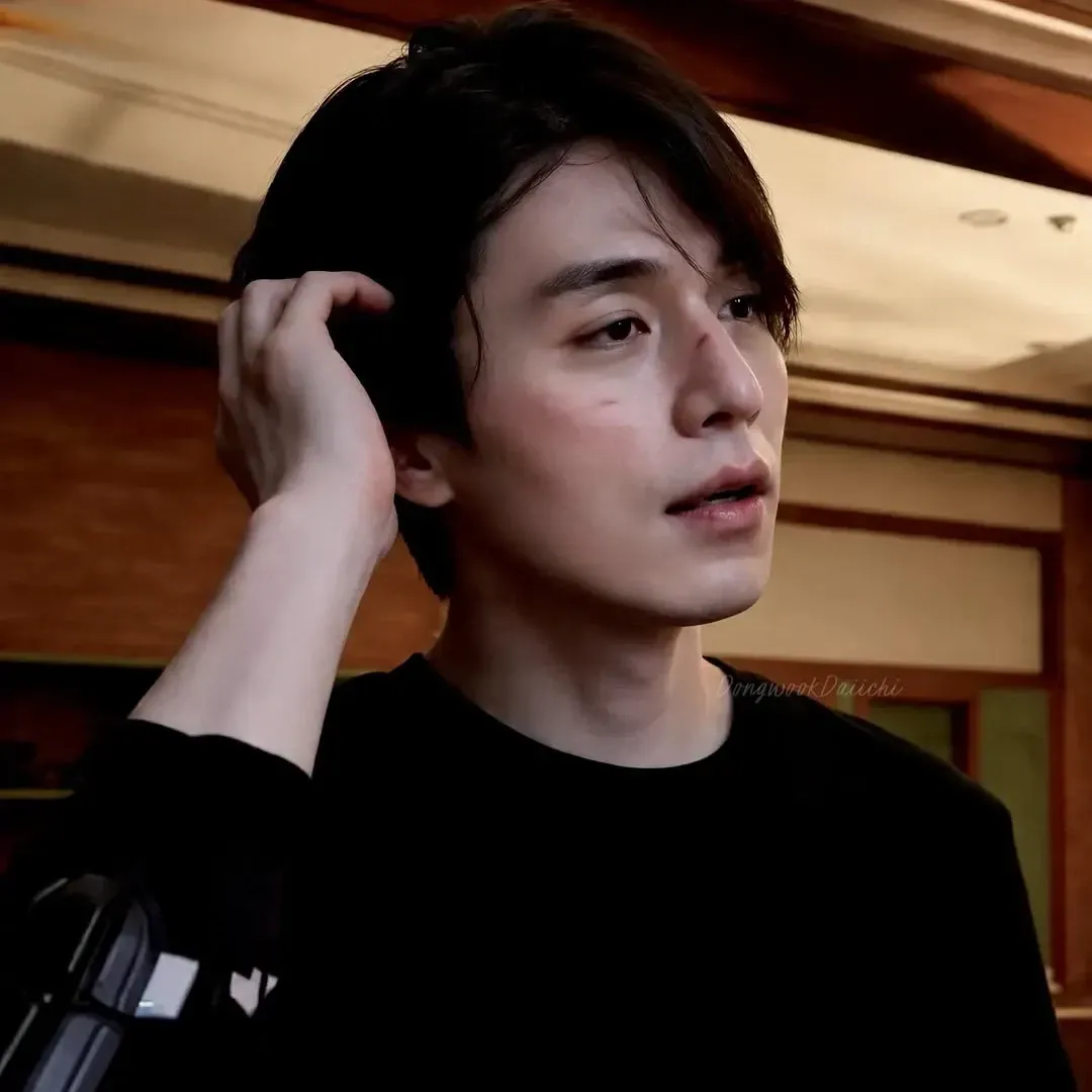 A moment captured by a fan of Lee Dongwook