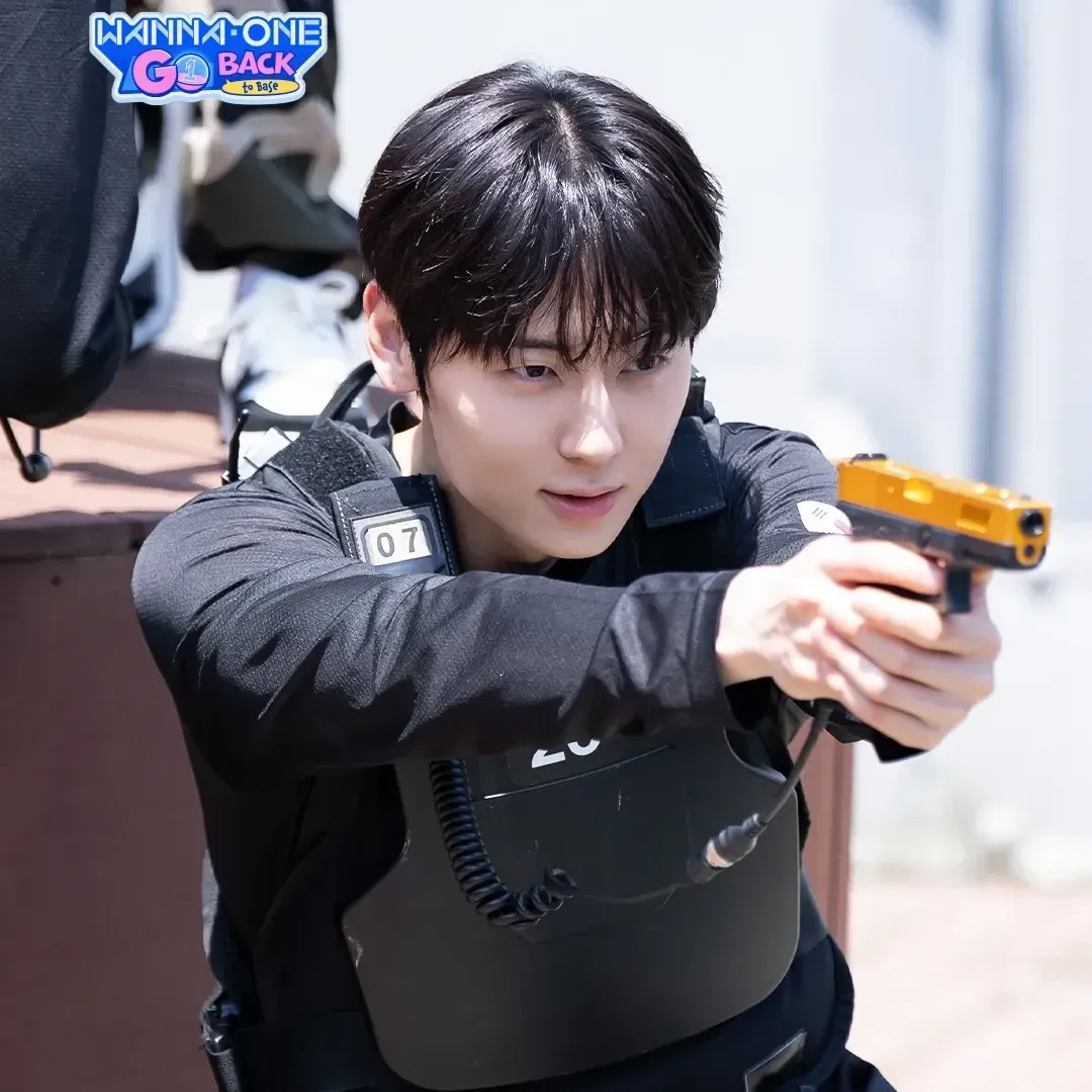 Behind-the-scenes cut of Hwang Minhyun