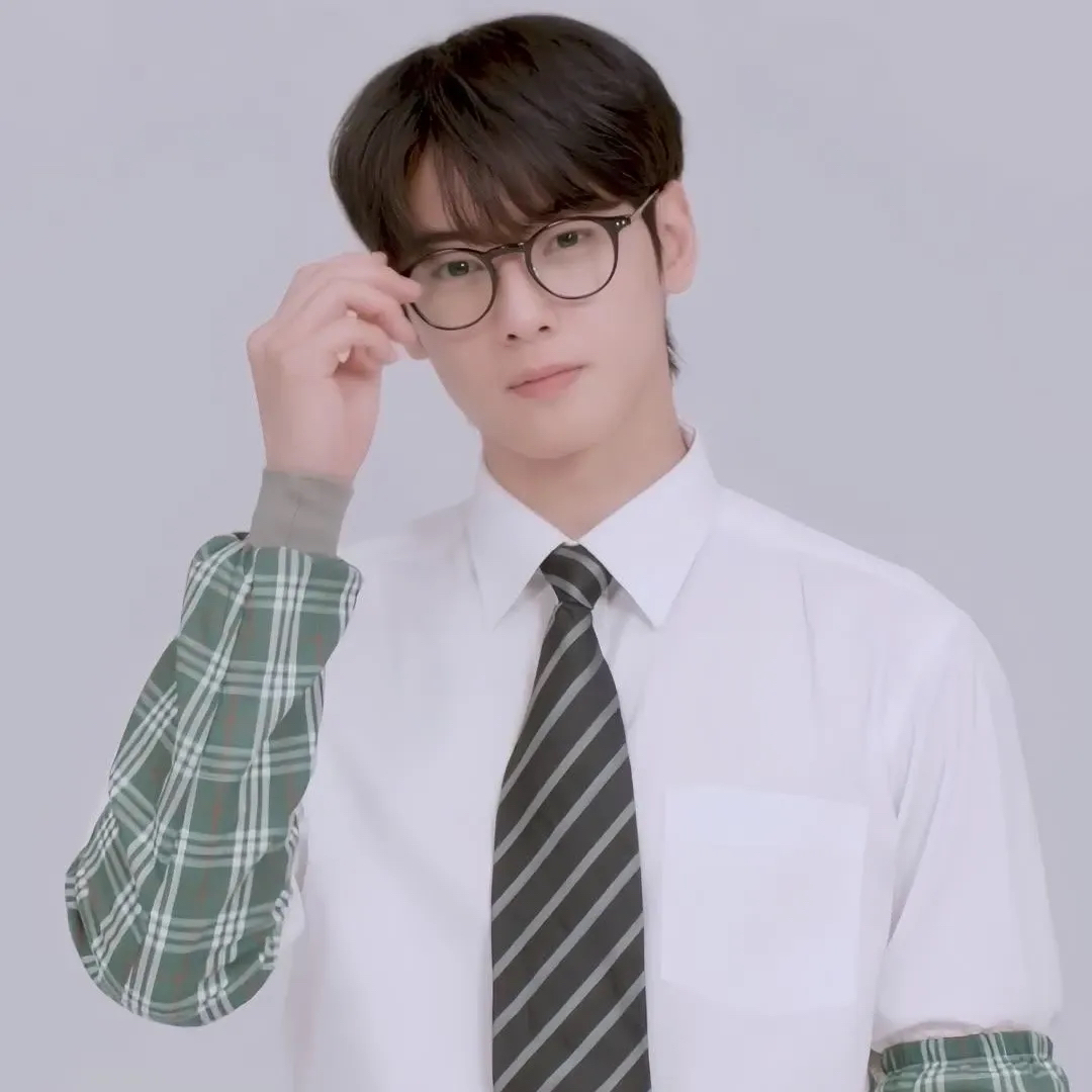A moment captured by a fan of Cha Eunwoo