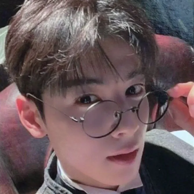 A moment captured by a fan of Cha Eunwoo