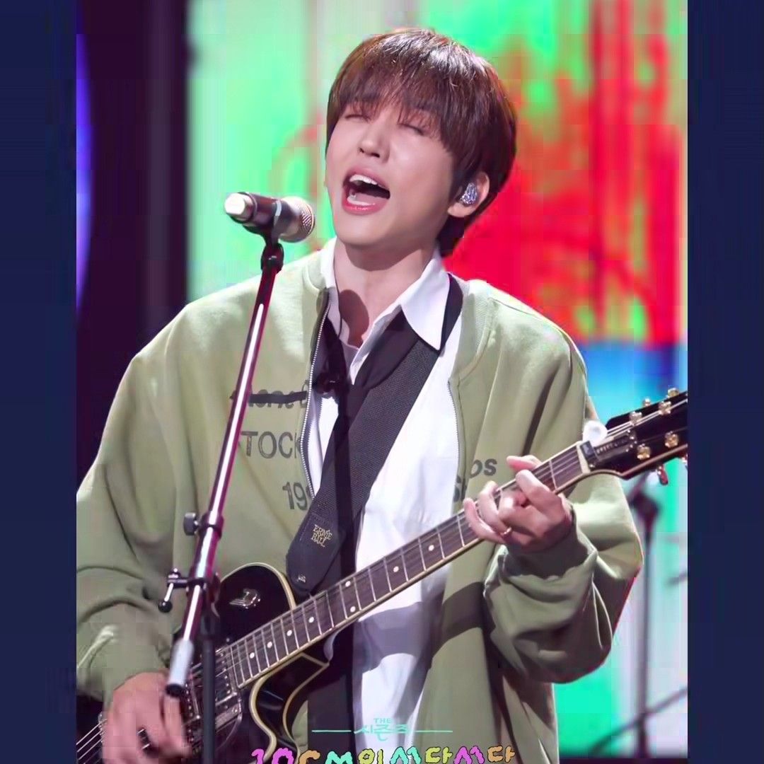 A moment captured by a fan of Lee Seungyoon