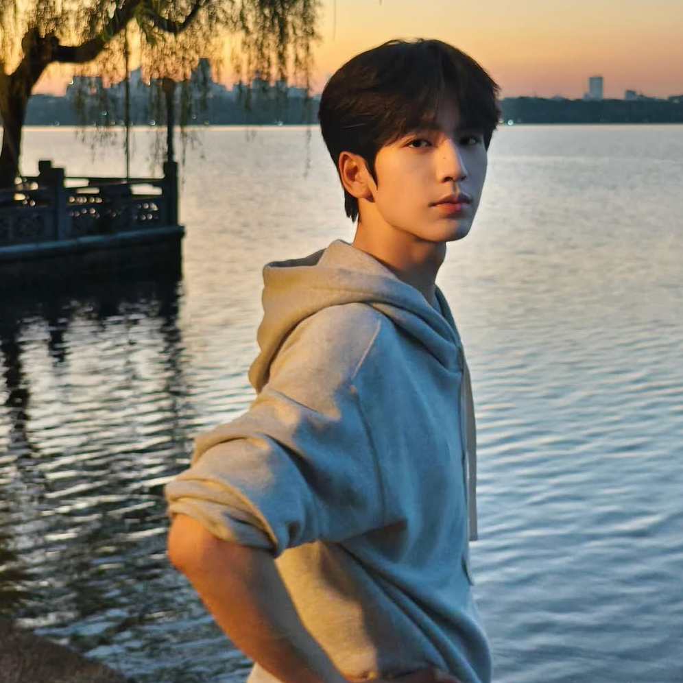 Behind-the-scenes cut of Zhang Linghe