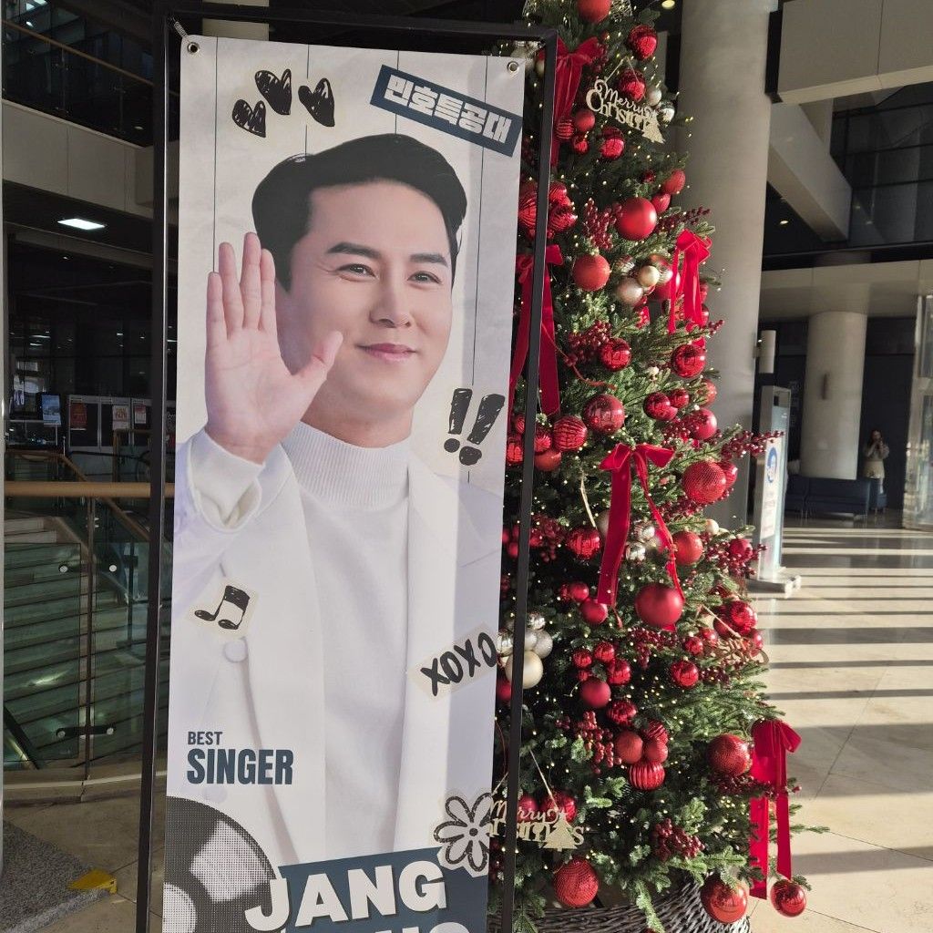 チャン・ミンホの最近の活動ショット