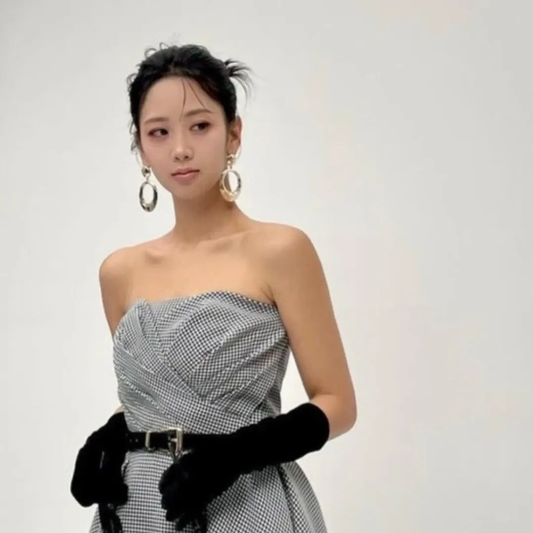 Behind-the-scenes cut of Kang Hyeyeon