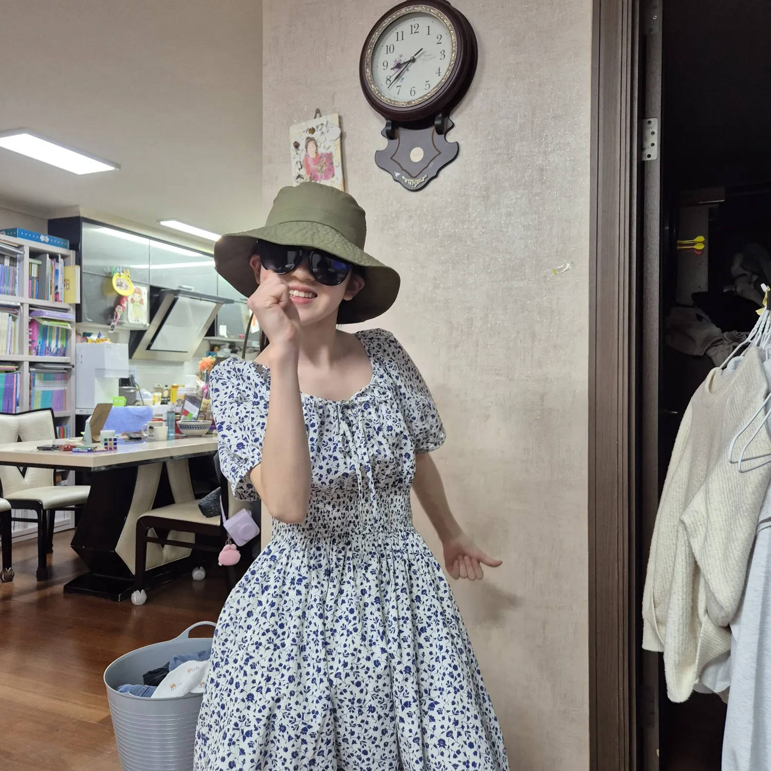 Behind-the-scenes cut of Yoon Yoonseo