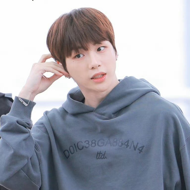 Behind-the-scenes cut of Secret Garden