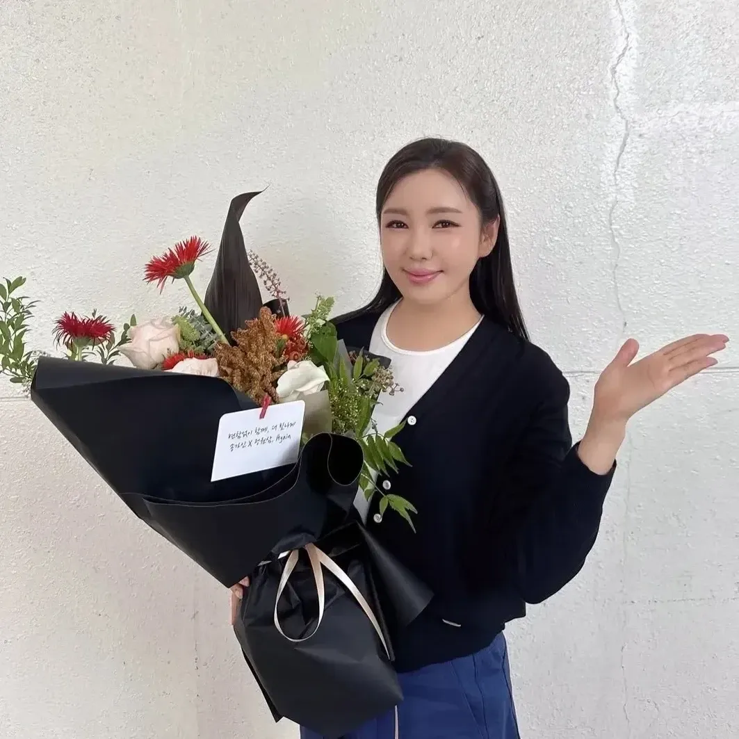 Behind-the-scenes cut of Song Gain