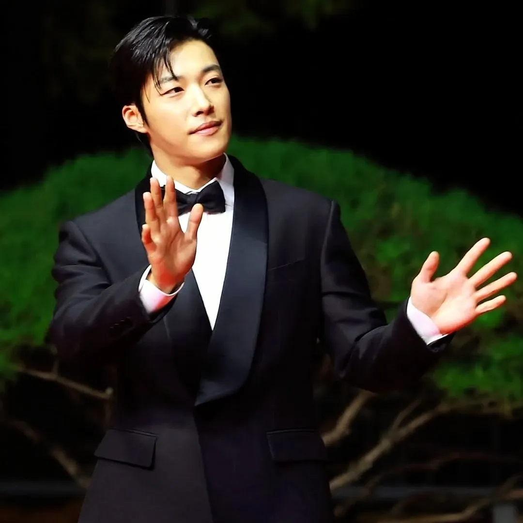 Behind-the-scenes cut of Woo Dohwan