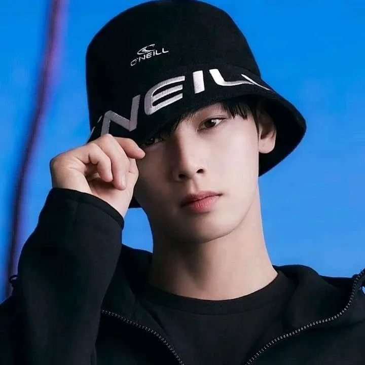 A moment captured by a fan of Cha Eunwoo