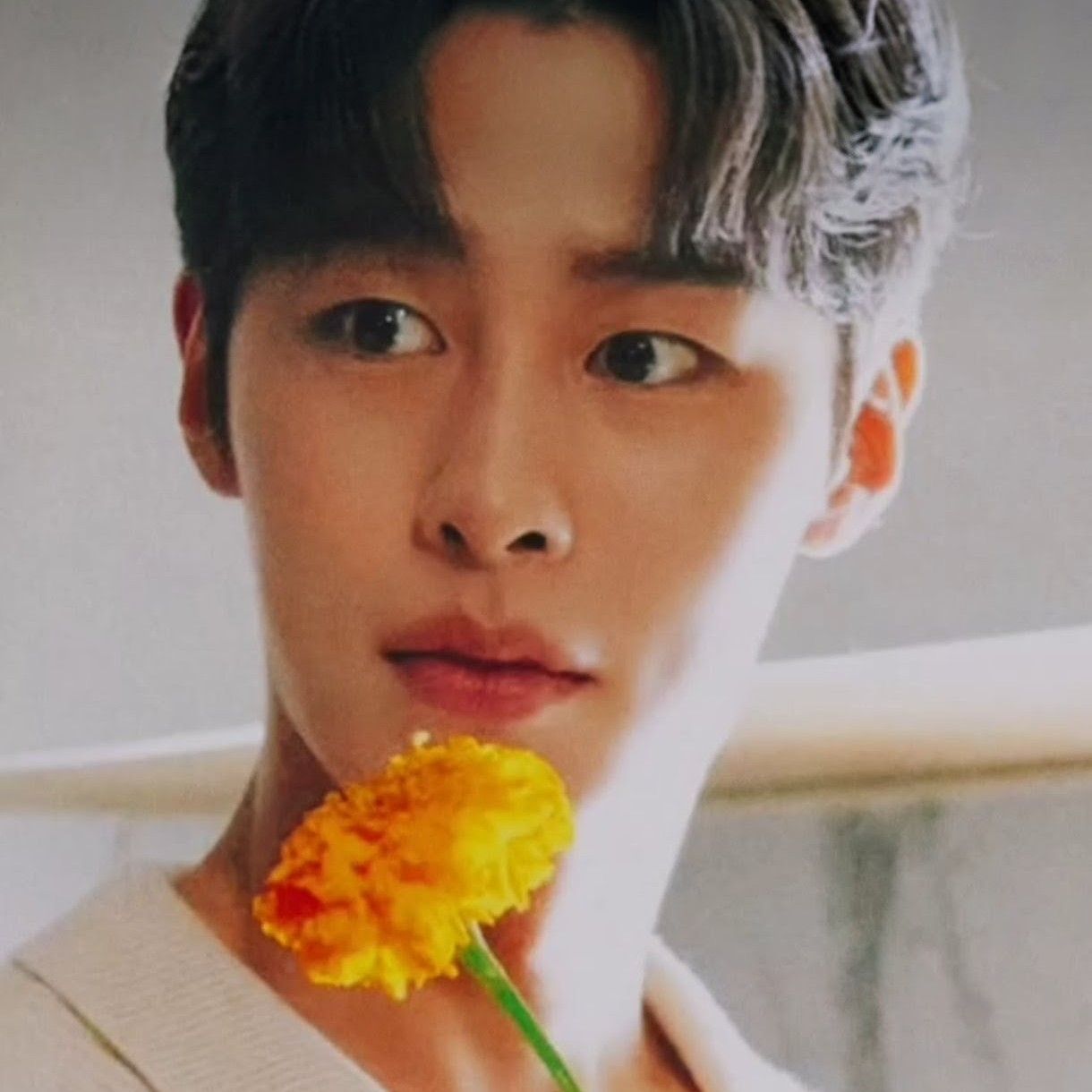 Behind-the-scenes cut of Lee Jaewook