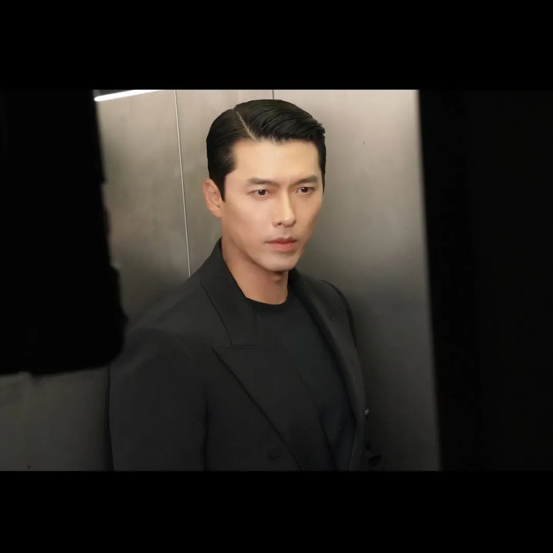 Momen yang diabadikan oleh penggemar Hyun Bin