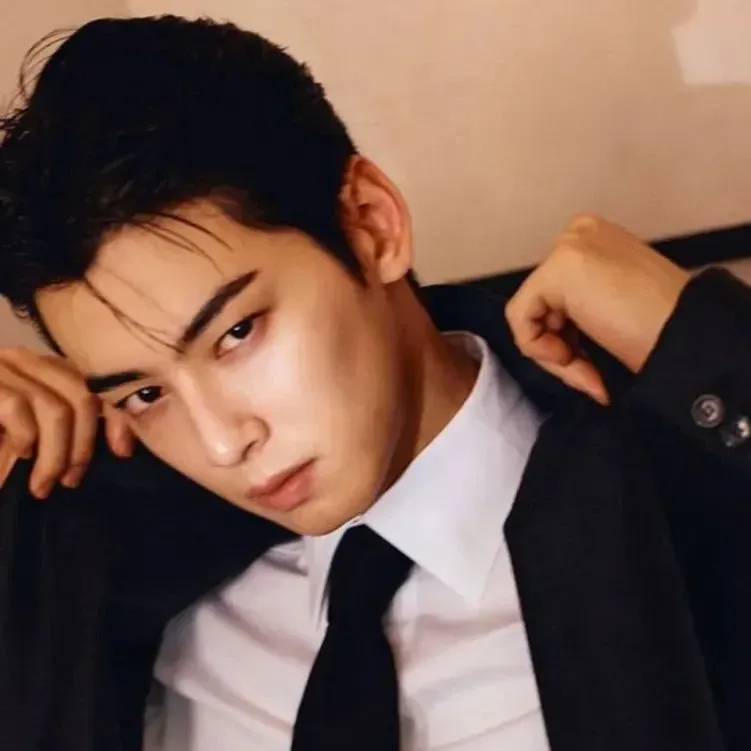 A moment captured by a fan of Cha Eunwoo