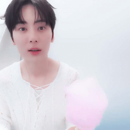 Recent activity shot of Hwang Minhyun