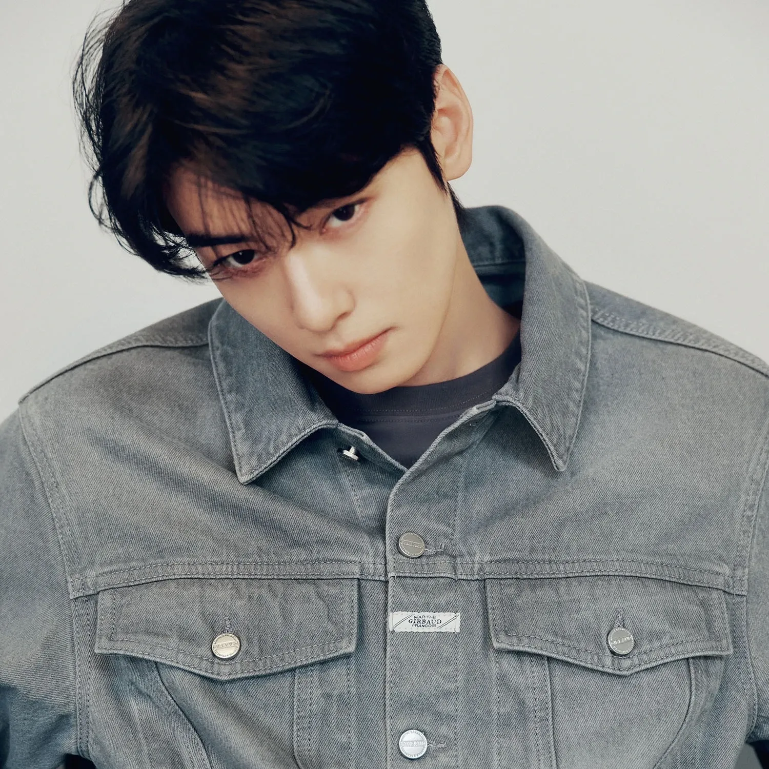 Behind-the-scenes cut of Cha Eunwoo