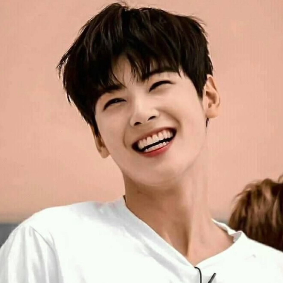 Behind-the-scenes cut of Cha Eunwoo