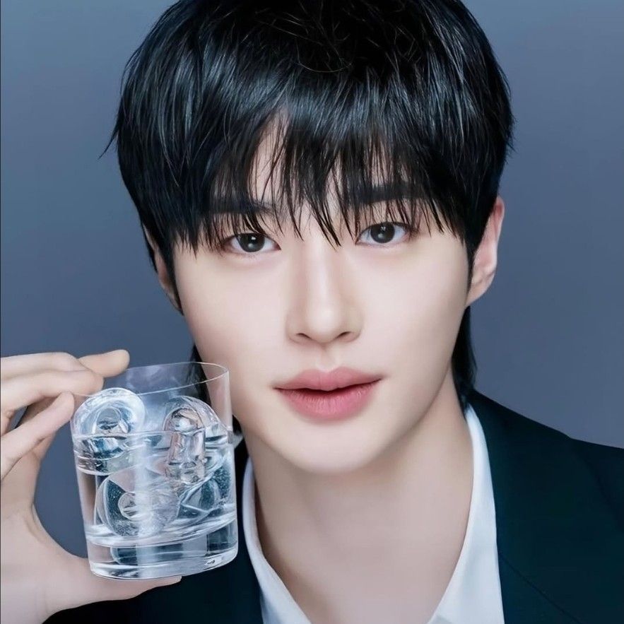 Recent activity shot of Byeon Wooseok