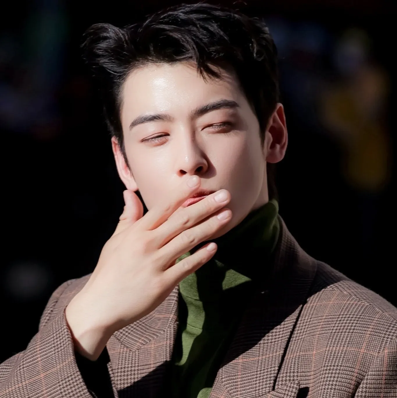 Behind-the-scenes cut of Cha Eunwoo