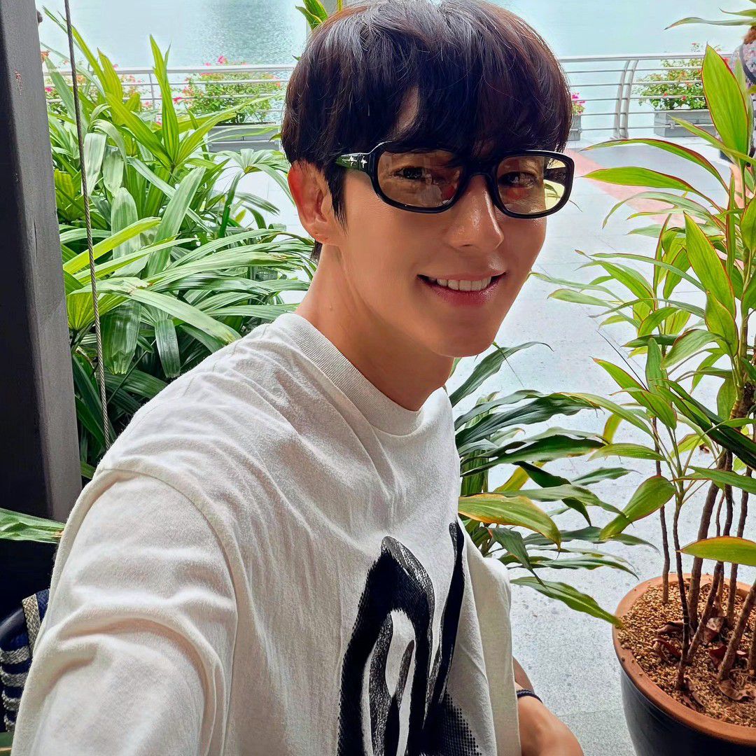 Behind-the-scenes cut of Lee Joongi