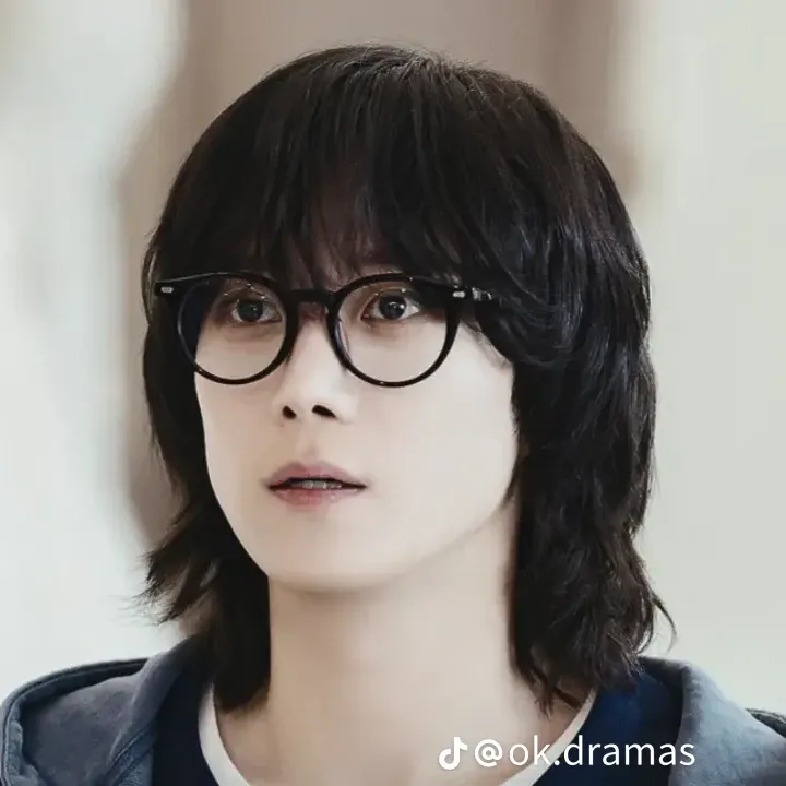 Behind-the-scenes cut of Kim Youngdae