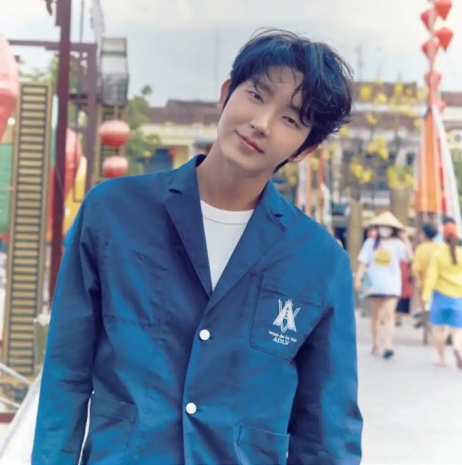 A moment captured by a fan of Lee Joongi