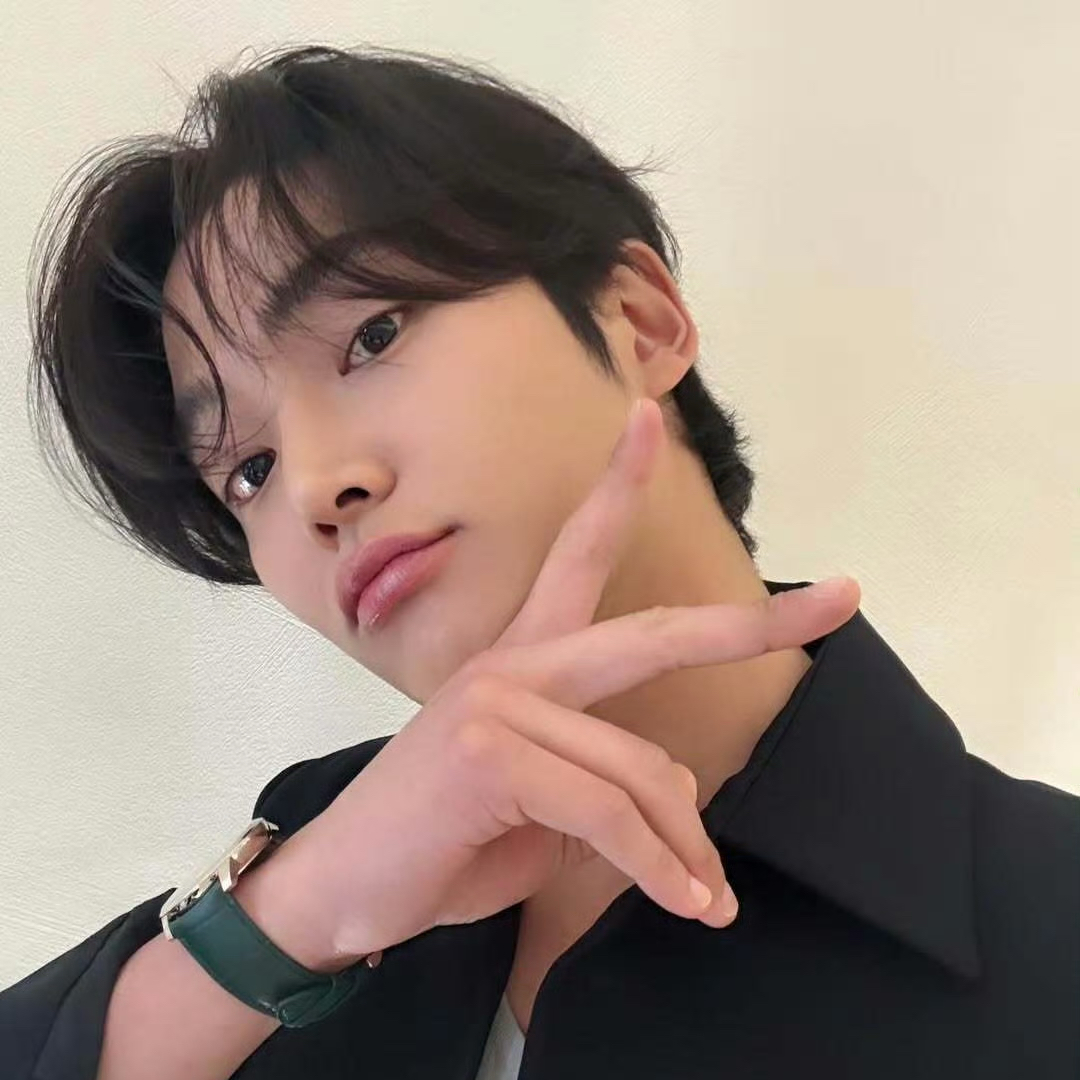 Foto terbaru dari Rowoon