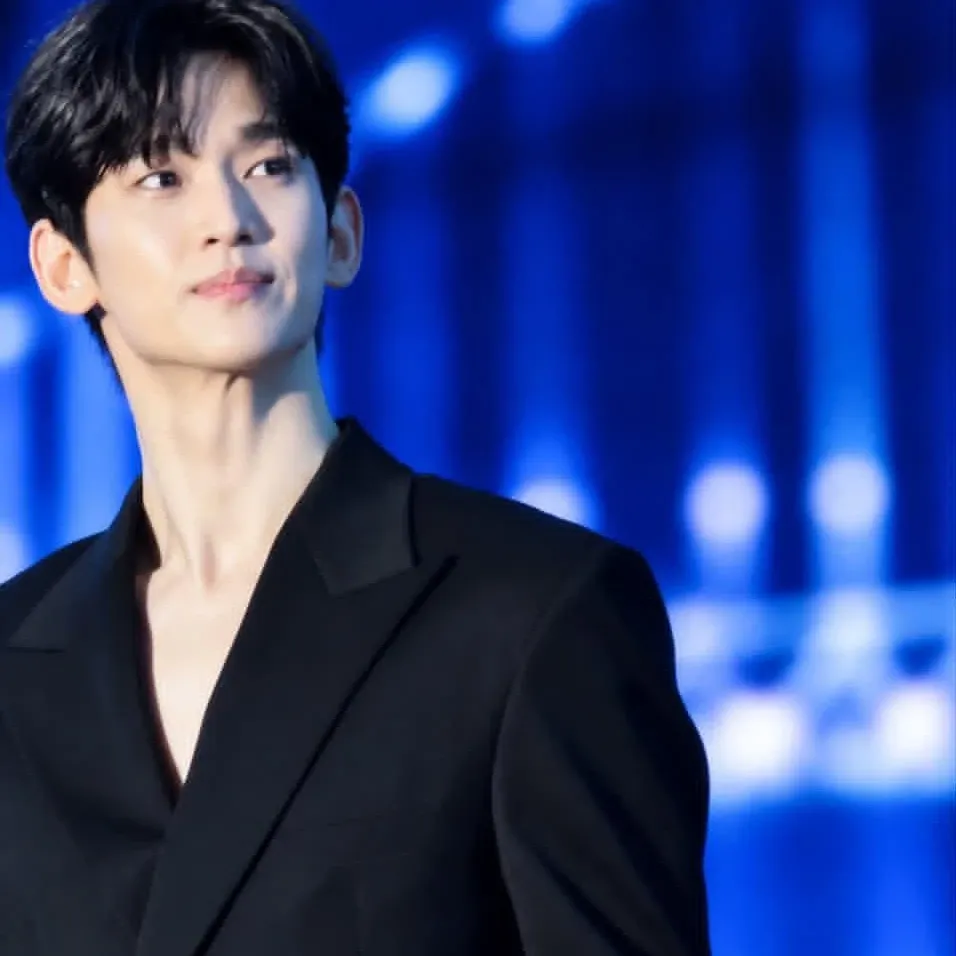 A moment captured by a fan of Kim Soohyun