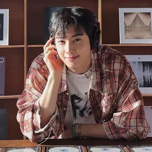 Cuplikan di balik layar dari Cha Eunwoo