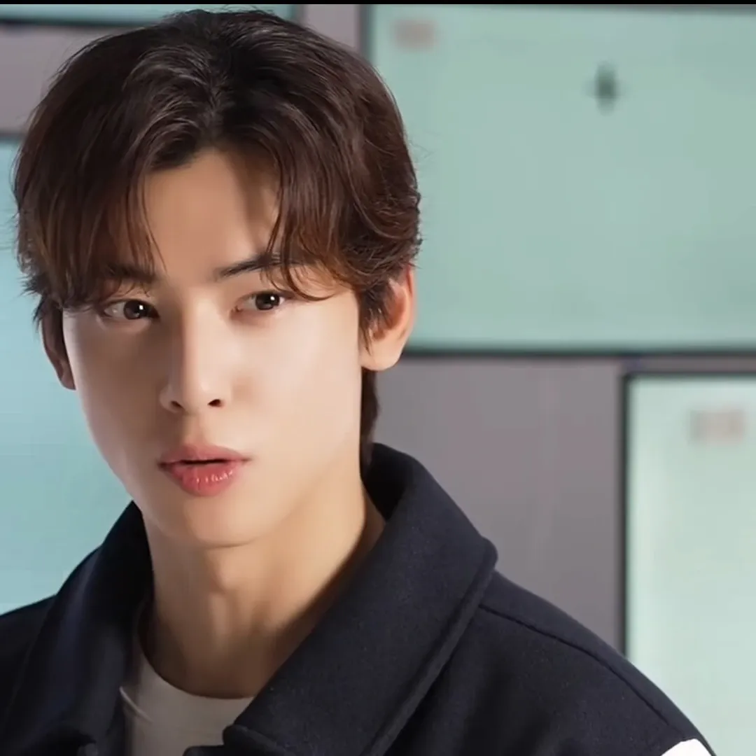 Recent activity shot of Cha Eunwoo