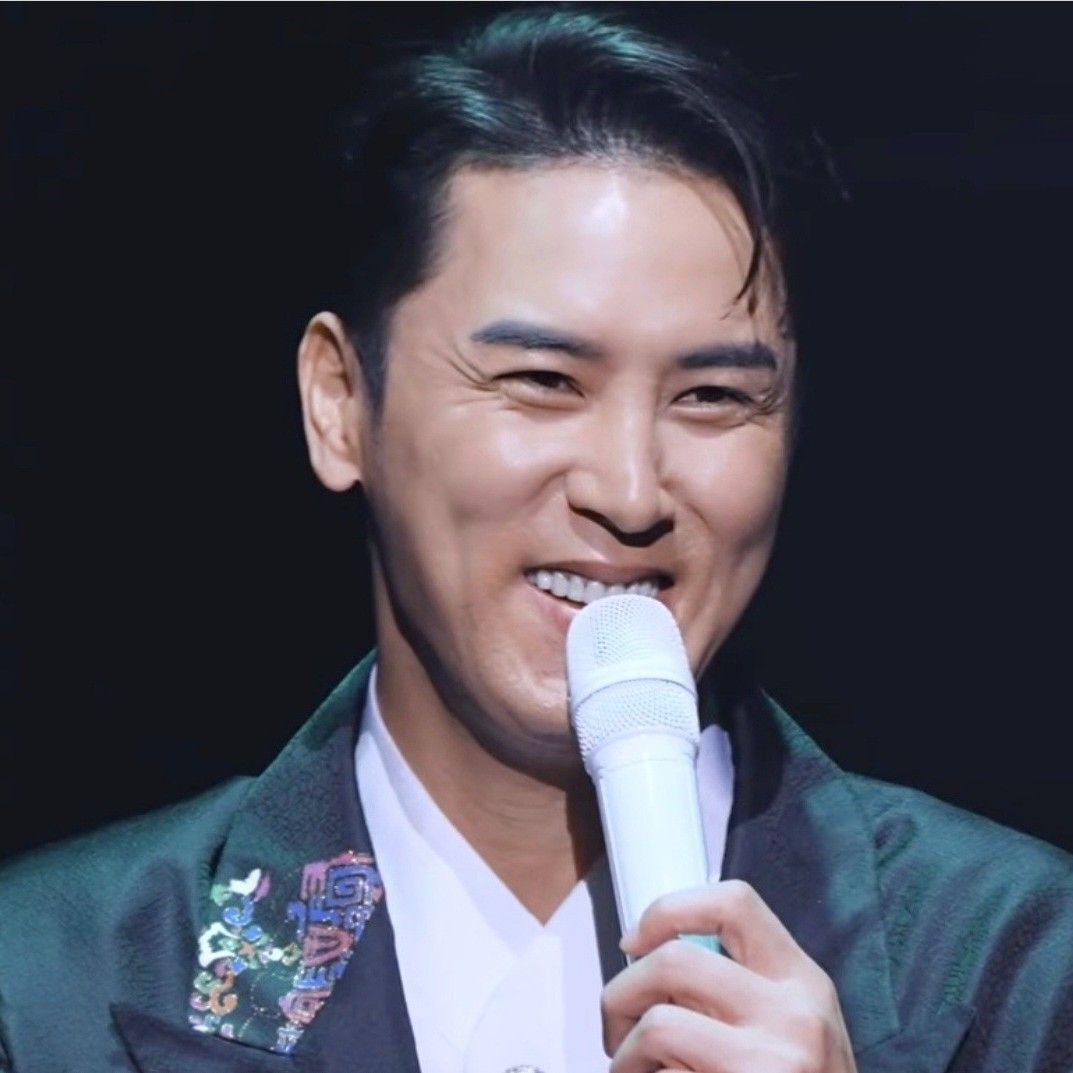 チャン・ミンホの最近の活動ショット