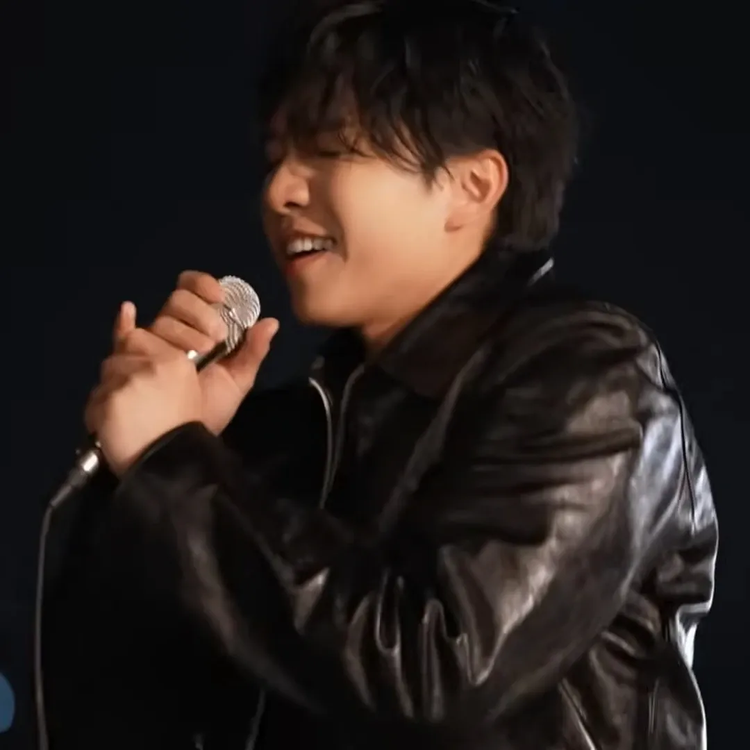 Recent activity shot of Lee Seunggi
