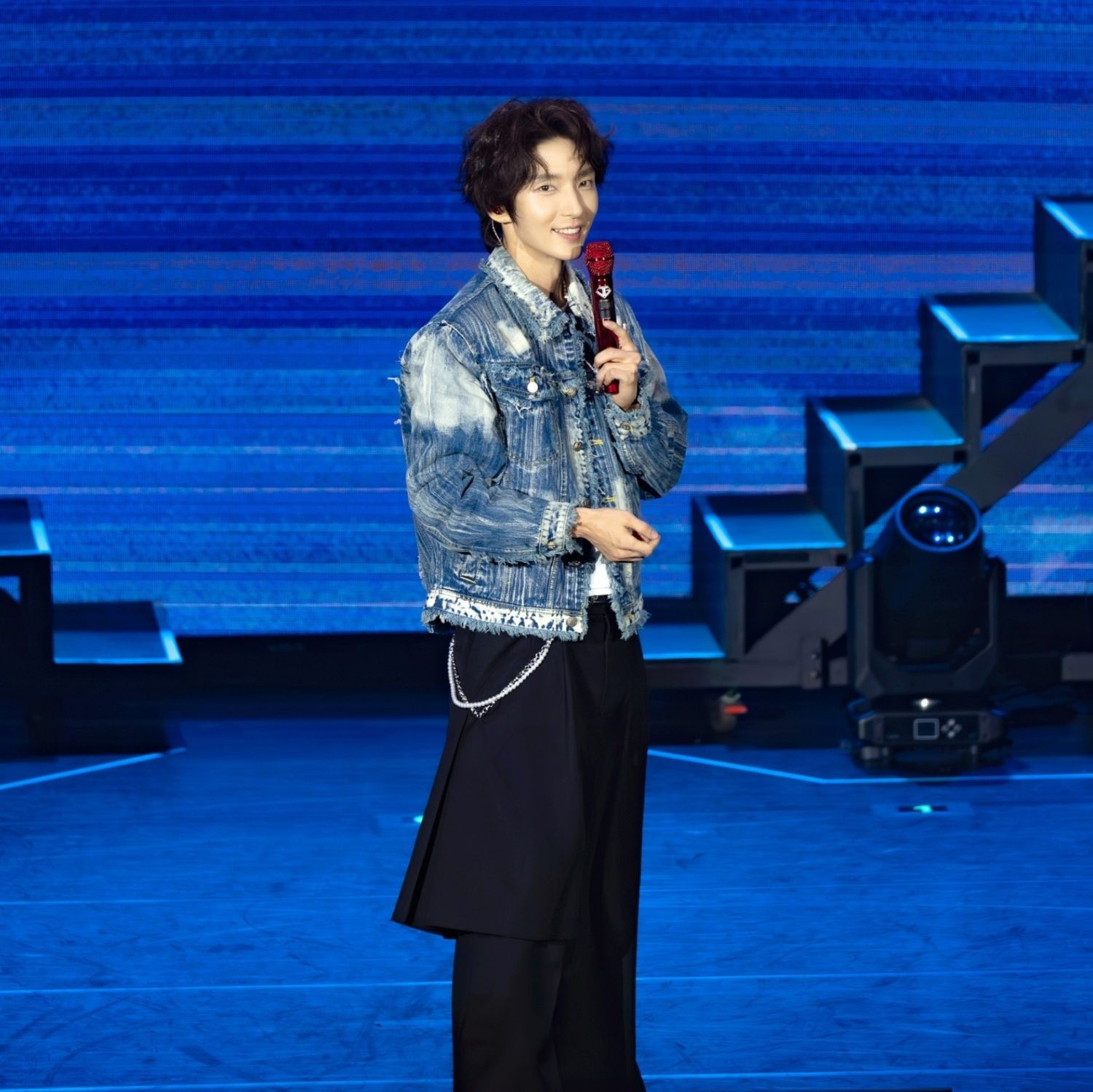 Behind-the-scenes cut of Lee Joongi