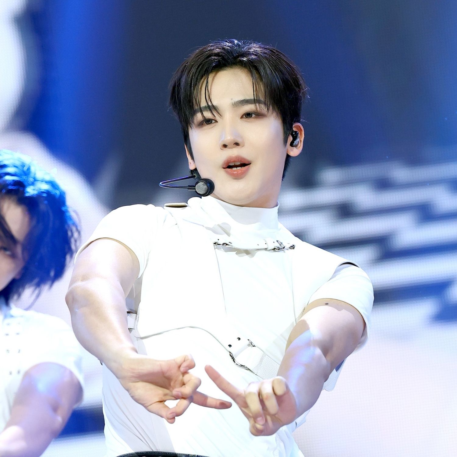 Behind-the-scenes cut of Kim Yohan