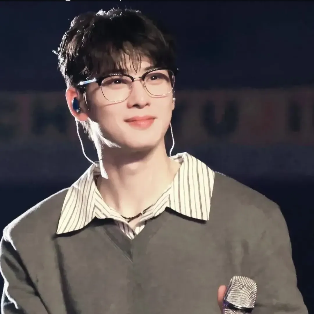 Latest photo of Cha Eunwoo