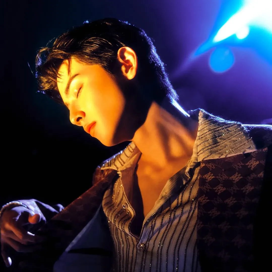 Latest photo of Cha Eunwoo