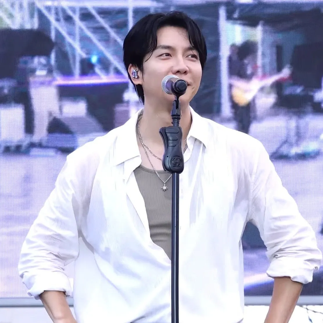 イ・スンギの最近の活動ショット