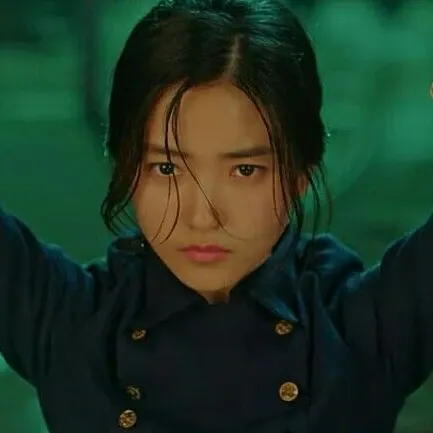 Behind-the-scenes cut of Kim Taeri