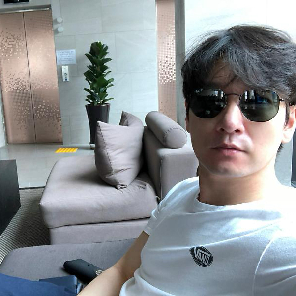 Behind-the-scenes cut of Cho Seungwoo 