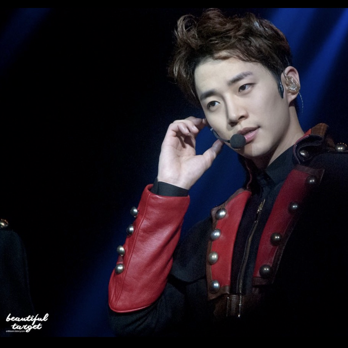 イ・ジュノのビハインドカット