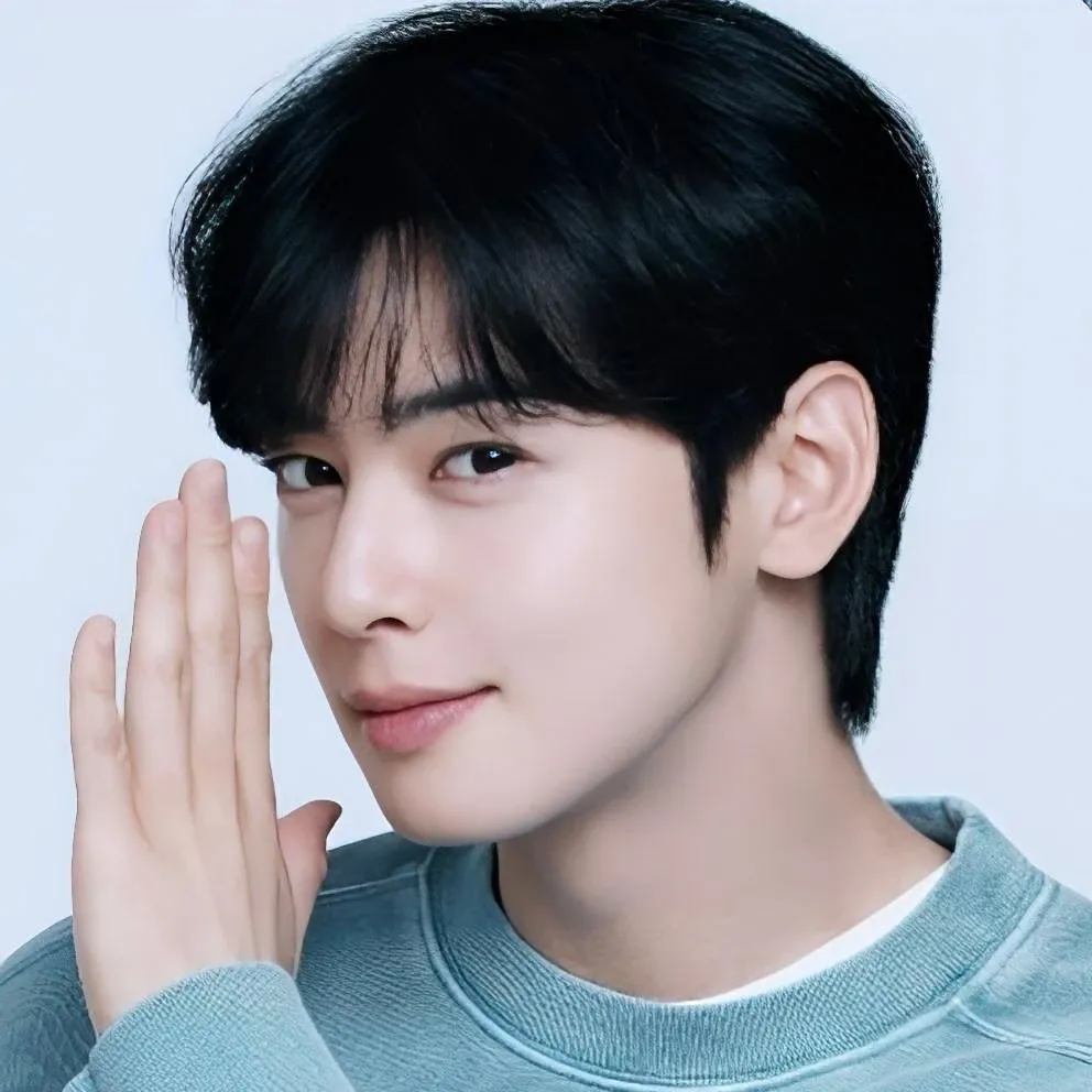 Behind-the-scenes cut of Cha Eunwoo