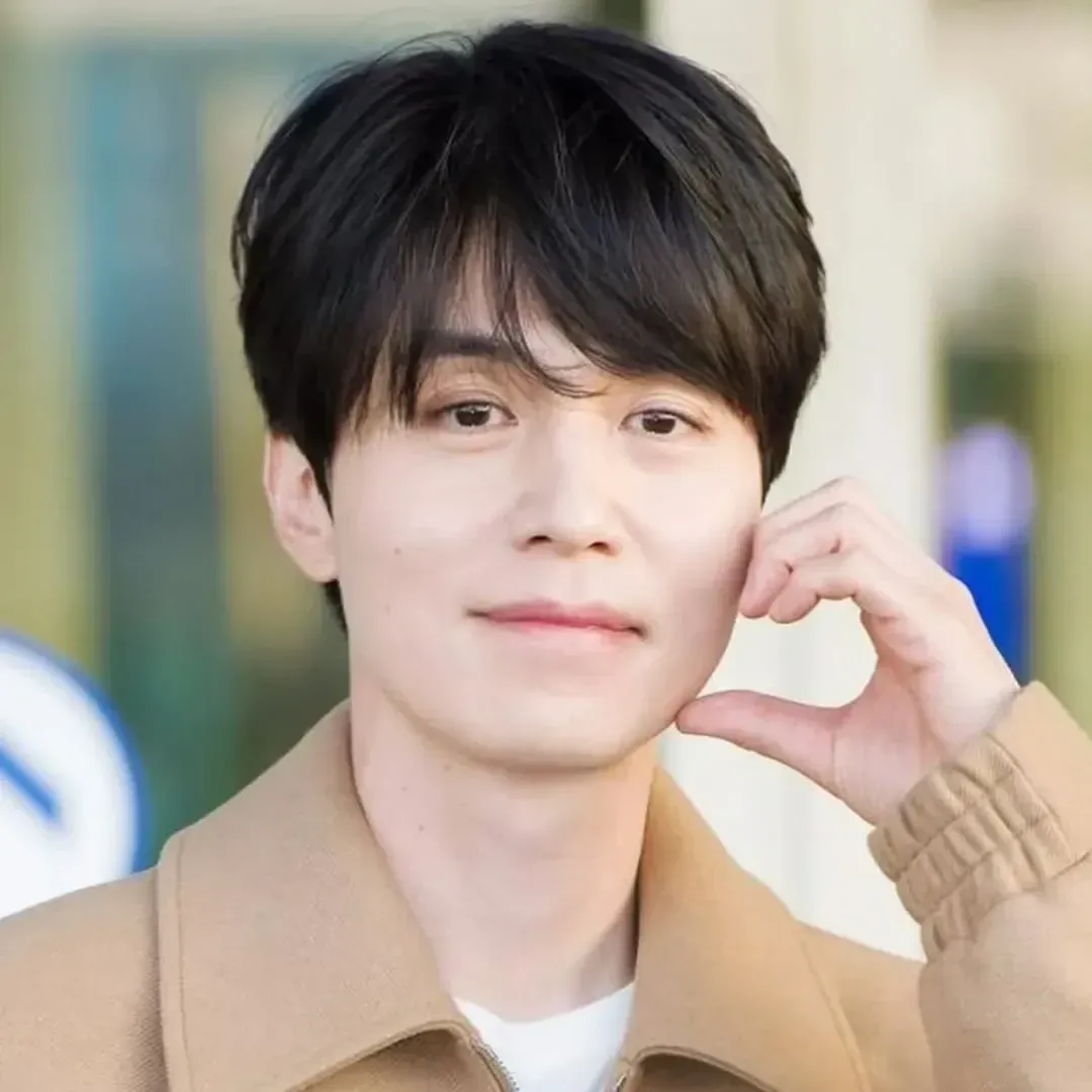 A moment captured by a fan of Lee Dongwook