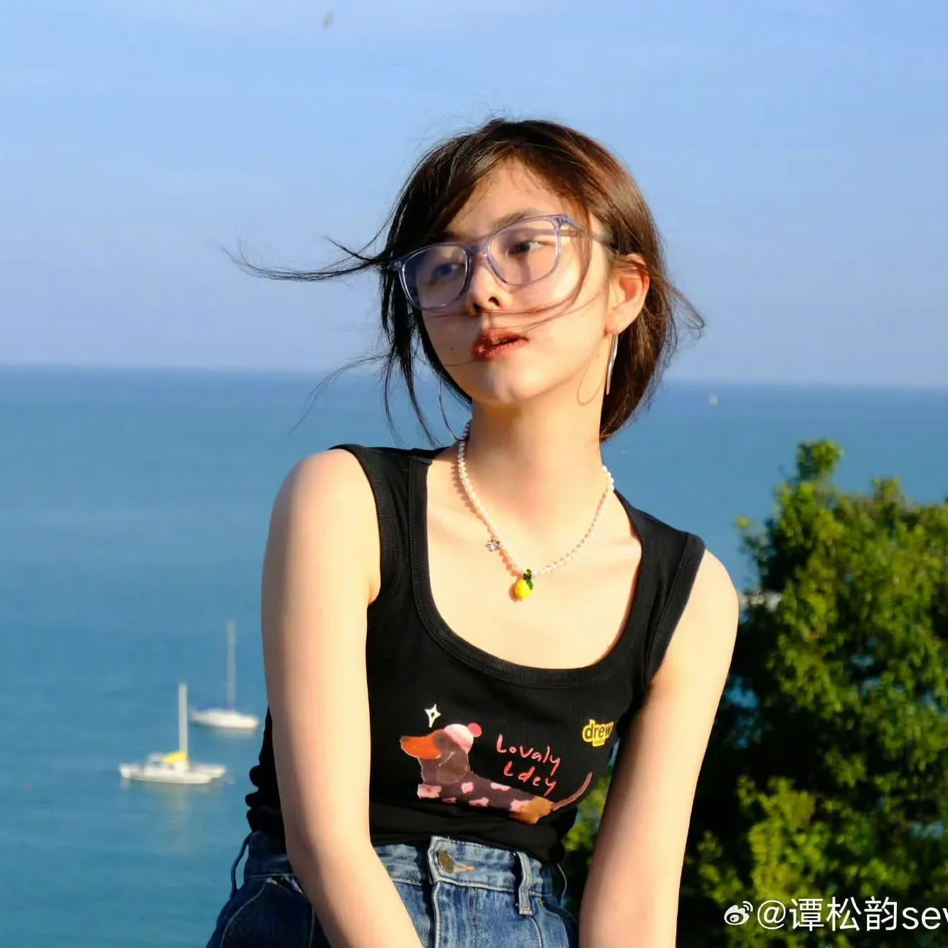 Behind-the-scenes cut of Tan Song Yun