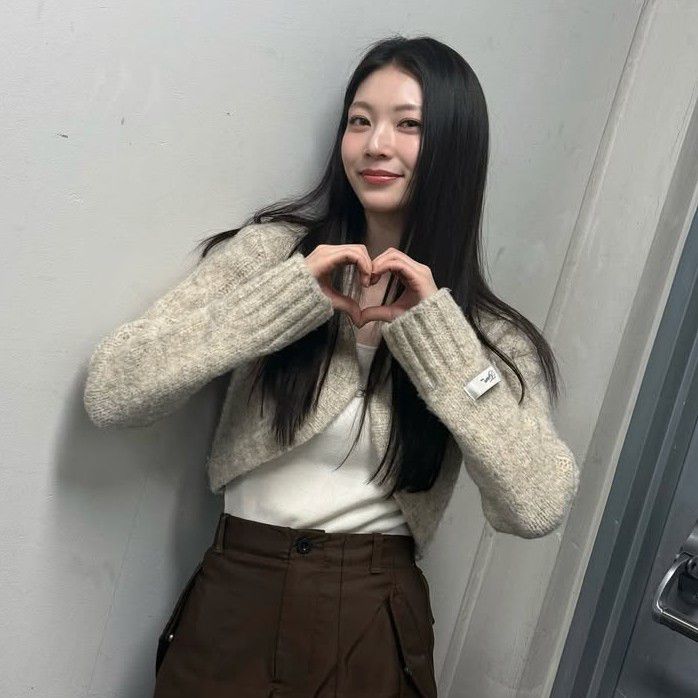 Konten selebriti populer yang sedang hangat di komunitas