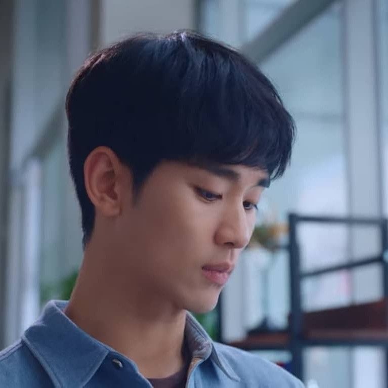 粉絲拍下的金秀賢瞬間